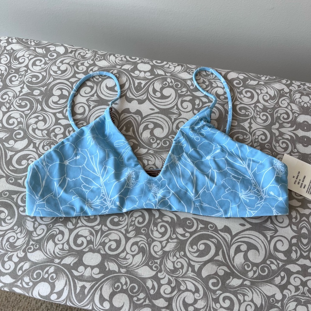 acacia swimwear Napali Bikini Top in Mo’orea, Blue with White Flowers - Picture 3 of 5